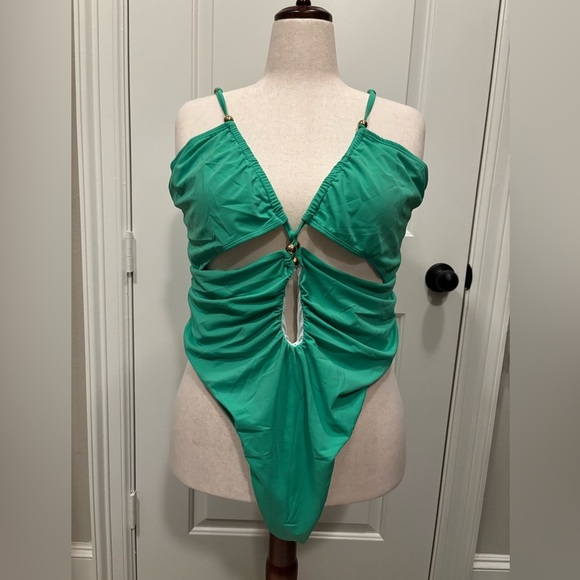 PrettyLittleThing Cut-out Monokini 3x - Picture 4 of 8